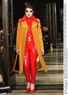 Feb. 19, 2016 - London, Covent Garden, United Kingdom - Model saunters down the runway wearing Pam Hogg s Autumn Winter 16 Collection at London Fashion Week 2016. London United Kingdom - ZUMAp133