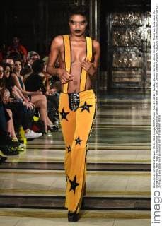 Feb. 19, 2016 - London, Covent Garden, United Kingdom - Model saunters down the runway wearing Pam Hogg s Autumn Winter 16 Collection at London Fashion Week 2016. London United Kingdom - ZUMAp133