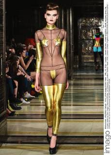 Feb. 19, 2016 - London, Covent Garden, United Kingdom - Model saunters down the runway wearing Pam Hogg s Autumn Winter 16 Collection at London Fashion Week 2016. London United Kingdom - ZUMAp133