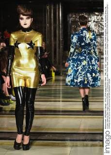 Feb. 19, 2016 - London, Covent Garden, United Kingdom - Model saunters down the runway wearing Pam Hogg s Autumn Winter 16 Collection at London Fashion Week 2016. London United Kingdom - ZUMAp133