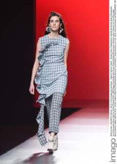 Madrid Fashion Week - Moises Nieto Modenschau Desfile de Moises Nieto Manemane en la Mercedes Benz Fashion Week Madrid 2016. 588 Diego Puerta Cordon Press Moises Nieto Manemane s fashion show framed into the Mercedes Benz Fashion Week Madrid 2016. Cordon Press  DiegoxPuerta