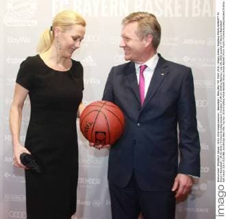 Basketball Beko BBL TOP FOUR 2016 Allianz Arena Empfang POKAL-BANKETT FC Bayern Basketball 19.02.2016 Frühere Bundespräsident Christian Wulff mit Ehefrau Bettina