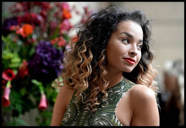 . 20 02 2016. London, United Kingdom. Julien Macdonald show at London Fashion Week A W 2016-Day Two. Ella Eyre arrives for Julien Macdonald s collection on day 2 of London Fashion Week.  xAndrewxParsonsx xi-Imagesx IIM-12012-0052