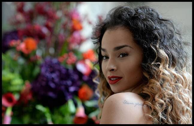 . 20 02 2016. London, United Kingdom. Julien Macdonald show at London Fashion Week A W 2016-Day Two. Ella Eyre arrives for Julien Macdonald s collection on day 2 of London Fashion Week.  xAndrewxParsonsx xi-Imagesx IIM-12012-0054