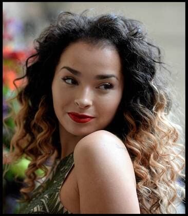 . 20 02 2016. London, United Kingdom. Julien Macdonald show at London Fashion Week A W 2016-Day Two. Ella Eyre arrives for Julien Macdonald s collection on day 2 of London Fashion Week.  xAndrewxParsonsx xi-Imagesx IIM-12012-0060