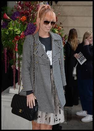 . 20 02 2016. London, United Kingdom. Julien Macdonald show at London Fashion Week A W 2016-Day Two. Amber Le Bon arrives for Julien Macdonald s collection on day 2 of London Fashion Week.  xAndrewxParsonsx xi-Imagesx IIM-12012-0068