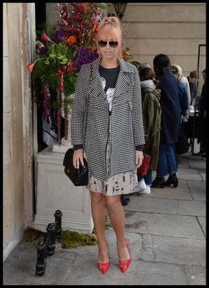 . 20 02 2016. London, United Kingdom. Julien Macdonald show at London Fashion Week A W 2016-Day Two. Amber Le Bon arrives for Julien Macdonald s collection on day 2 of London Fashion Week.  xAndrewxParsonsx xi-Imagesx IIM-12012-0069