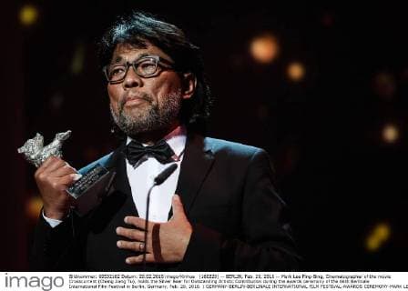 (160220) -- BERLIN, Feb. 20, 2016 -- Mark Lee Ping-Bing, Cinematographer of the movie Crosscurrent (Chang Jiang Tu), holds the Silver Bear for Outstanding Artistic Contribution during the awards ceremony of the 66th Berlinale International Film Festival in Berlin, Germany, Feb. 20, 2016. ) GERMANY-BERLIN-BERLINALE INTERNATIONAL FILM FESTIVAL-AWARDS CEREMONY-MARK LEE ZhangxFan 