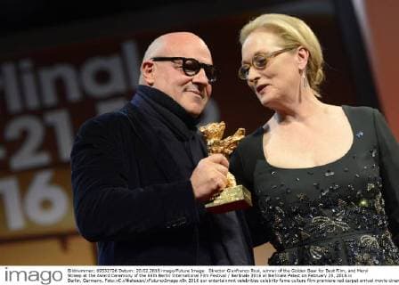 Director Gianfranco Rosi, winner of the Golden Bear for Best Film, and Meryl Streep at the Award Ceremony of the 66th Berlin International Film Festival Berlinale 2016 at Berlinale Palast on February 20, 2016 in Berlin, Germany. Foto:xC.xNiehausx xFuturexImage