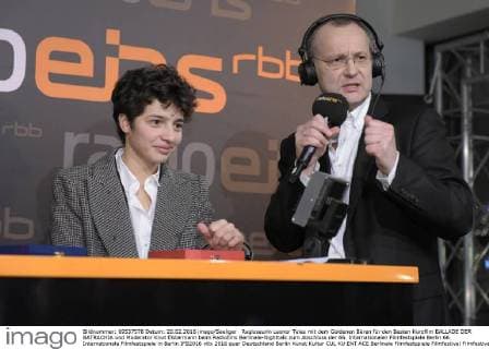 Regisseurin Leonor Teles mit dem Goldenen Bären für den Besten Kurzfilm BALLADE DER BATRACHIA und Moderator Knut Elstermann beim RadioEins Berlinale-Nighttalk zum Abschluss der 66. Internationalen Filmfestspiele Berlin 66. Internationale Filmfestspiele in Berlin IFB2016