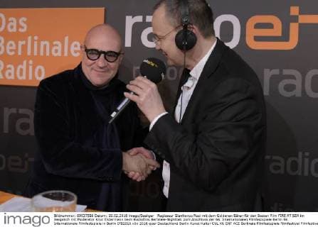 Regisseur Gianfranco Rosi mit dem Goldenen Bären für den Besten Film FIRE AT SEA im Gespräch mit Moderator Knut Elstermann beim RadioEins Berlinale-Nighttalk zum Abschluss der 66. Internationalen Filmfestspiele Berlin 66. Internationale Filmfestspiele in Berlin IFB2016