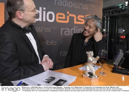 Moderator Knut Elstermann im Gespräche mit Preisträger Lav Diaz (Silberner Bär, Alfred Bauer-Preis für den Film A LULLAY TO THE SORROWFUL MYSTERY) beim RadioEins Berlinale-Nighttalk zum Abschluss der 66. Internationalen Filmfestspiele Berlin 66. Internationale Filmfestspiele in Berlin IFB2016