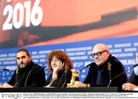 Gianfranco Rosi mit dem _Goldenen Bären Bester Film_ für den Film -Fuocoammare Fire At Sea- während der Pressekonferenz der Preisträger der 66. Internationalen Filmfestspiele Berlin snapshot-photography K.M.Krause