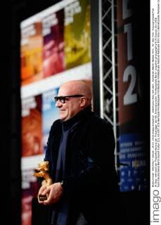 Gianfranco Rosi mit dem _Goldenen Bären Bester Film_ für den Film -Fuocoammare Fire At Sea- während der Pressekonferenz der Preisträger der 66. Internationalen Filmfestspiele Berlin snapshot-photography K.M.Krause