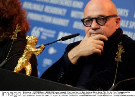 Gianfranco Rosi mit dem _Goldenen Bären Bester Film_ für den Film -Fuocoammare Fire At Sea- während der Pressekonferenz der Preisträger der 66. Internationalen Filmfestspiele Berlin snapshot-photography K.M.Krause