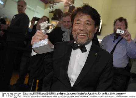 Kameramann Mark Lee Ping-Bing mit dem Silbernen Bären für eine herausragende küstlerische Leistung in dem Film CROSSCURRENT beim RadioEins Berlinale-Nighttalk zum Abschluss der 66. Internationalen Filmfestspiele Berlin 66. Internationale Filmfestspiele in Berlin IFB2016