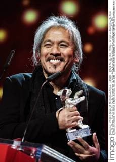 (160220) -- BERLIN, Feb. 20, 2016 -- Philippine director Lav Diaz receives the Silver Bear Alfred Bauer Prize for the film Hele Sa Hiwagang Hapis (A Lullaby to the Sorrowful Mystery) during the awards ceremony of the 66th Berlinale International Film Festival in Berlin, Germany, Feb. 20, 2016. ) GERMANY-BERLIN-BERLINALE INTERNATIONAL FILM FESTIVAL-AWARDS CEREMONY ZhangxFan 