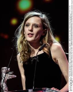 (160220) -- BERLIN, Feb. 20, 2016 -- French director Mia Hansen-Love speaks as she receives the Silver Bear for Best Director for the film L Avenir (Things to Come) during the awards ceremony of the 66th Berlinale International Film Festival in Berlin, Germany, Feb. 20, 2016. ) GERMANY-BERLIN-BERLINALE INTERNATIONAL FILM FESTIVAL-AWARDS CEREMONY ZhangxFan 