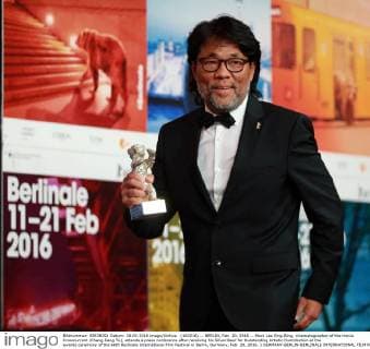 (160216) -- BERLIN, Feb. 20, 2016 -- Mark Lee Ping-Bing, cinematographer of the movie Crosscurrent (Chang Jiang Tu), attends a press conference after receiving his Silver Bear for Outstanding Artistic Contribution at the awards ceremony of the 66th Berlinale International Film Festival in Berlin, Germany, Feb. 20, 2016. ) GERMANY-BERLIN-BERLINALE INTERNATIONAL FILM FESTIVAL-AWARDS CEREMONY-MARK LEE LuoxHuanhuan 