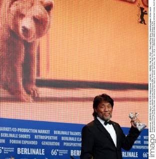 (160216) -- BERLIN, Feb. 20, 2016 -- Mark Lee Ping-Bing, cinematographer of the movie Crosscurrent (Chang Jiang Tu), attends a press conference after receiving his Silver Bear for Outstanding Artistic Contribution at the awards ceremony of the 66th Berlinale International Film Festival in Berlin, Germany, Feb. 20, 2016. ) GERMANY-BERLIN-BERLINALE INTERNATIONAL FILM FESTIVAL-AWARDS CEREMONY-MARK LEE LuoxHuanhuan 