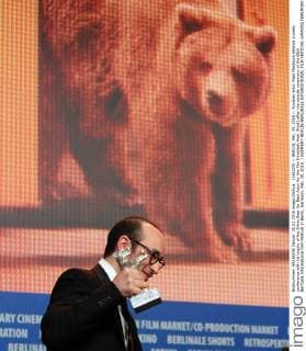 (160220) -- BERLIN, Feb. 20, 2016 -- Tunisian actor Majd Mastoura attends a press conference with his trophy of the Silver Bear for Best Actor for the film Inhebbek Hedi (Hedi) after the awards ceremony of the 66th Berlinale International Film Festival in Berlin, Germany, Feb. 20, 2016. ) GERMANY-BERLIN-BERLINALE INTERNATIONAL FILM FESTIVAL-AWARDS CEREMONY LuoxHuanhuan 