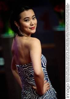 Chinese Actress Huang Lu poses on the red carpet ahead of the awards ceremony of the 66th Berlinale International Film Festival in Berlin, Feb. 20, 2016. ) GERMANY-BERLIN-BERLINALE INTERNATIONAL FILM FESTIVAL-AWARDS CEREMONY ZhangxFan 