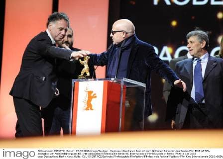 Regisseur Gianfranco Rosi mit dem Goldenen Bären für den Besten Film FIRE AT SEA anlässlich der Preisverleihung der 66. Internationalen Filmfestspiele Berlin 66. Internationale Filmfestspiele in Berlin IFB2016