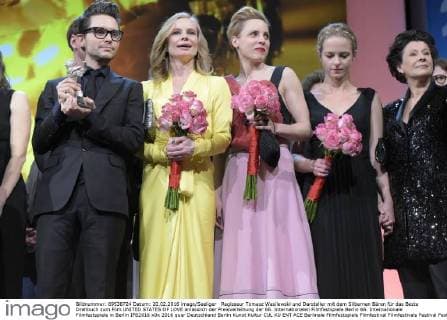 Regisseur Tomasz Wasilewski und Darsteller mit dem Silbernen Bären für das Beste Drehbuch zum Film UNITED STATES OF LOVE anlässlich der Preisverleihung der 66. Internationalen Filmfestspiele Berlin 66. Internationale Filmfestspiele in Berlin IFB2016