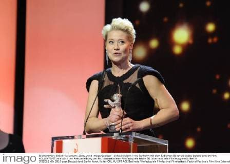 Schauspielerin Trine Dyrholm mit dem Silbernen Bären als Beste Darstellerin im Film KOLLEKTIVET anlässlich der Preisverleihung der 66. Internationalen Filmfestspiele Berlin 66. Internationale Filmfestspiele in Berlin IFB2016