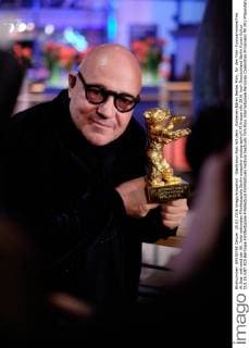 Gianfranco Rosi mit dem _Goldenen Bären Bester Film_ für den Film -Fuocoammare Fire At Sea- während der 66. Internationalen Filmfestspiele Berlin snapshot-photography K.M.Krause