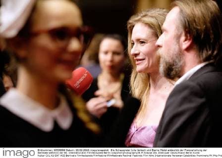 Die Schauspieler Julia Jentsch und Bjarne Mädel anlässlich der Preisverleihung der Berlinale während der 66. Internationalen Filmfestspiele Berlin snapshot-photography K.M.Krause