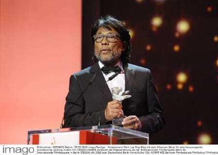 Kameramann Mark Lee Ping-Bing mit dem Silbernen Bären für eine herausragende künstlerische Leistung in dem Film CROSSCURRENT anlässlich der Preisverleihung der 66. Internationalen Filmfestspiele Berlin 66. Internationale Filmfestspiele in Berlin IFB2016