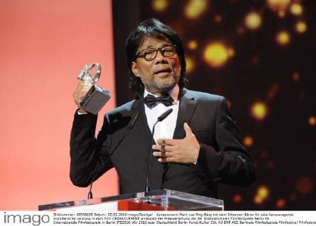 Kameramann Mark Lee Ping-Bing mit dem Silbernen Bären für eine herausragende künstlerische Leistung in dem Film CROSSCURRENT anlässlich der Preisverleihung der 66. Internationalen Filmfestspiele Berlin 66. Internationale Filmfestspiele in Berlin IFB2016