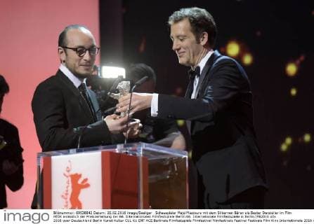 Schauspieler Majd Mastoura mit dem Silbernen Bären als Bester Darsteller im Film HEDI anlässlich der Preisverleihung der 66. Internationalen Filmfestspiele Berlin 66. Internationale Filmfestspiele in Berlin IFB2016