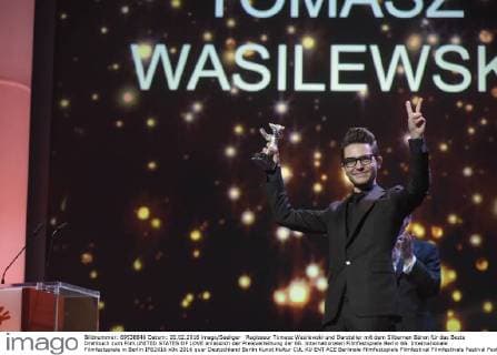 Regisseur Tomasz Wasilewski und Darsteller mit dem Silbernen Bären für das Beste Drehbuch zum Film UNITED STATES OF LOVE anlässlich der Preisverleihung der 66. Internationalen Filmfestspiele Berlin 66. Internationale Filmfestspiele in Berlin IFB2016