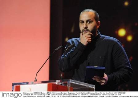 Regisseur Mahdi Fleifel mit Silbernen Bären für den Kurzfilm A MAN RETURNED anlässlich der Preisverleihung der 66. Internationalen Filmfestspiele Berlin 66. Internationale Filmfestspiele in Berlin IFB2016