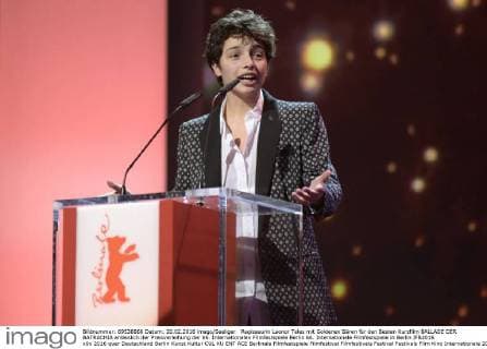 Regisseurin Leonor Teles mit Goldenen Bären für den Besten Kurzfilm BALLADE DER BATRACHIA anlässlich der Preisverleihung der 66. Internationalen Filmfestspiele Berlin 66. Internationale Filmfestspiele in Berlin IFB2016