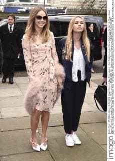 Suki Waterhouse und Immy Waterhouse bei der Top Shop Unique Fashion Show auf der London Fashion Week AW16. London, 21.02.2016 Suki Waterhouse, Immy Waterhouse  Foto:xS.xVasx xFuturexImage
