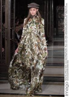 Feb. 21, 2016 - London, Covent Garden, United Kingdom - Model walks down the catwalk wearing Zaheer Abbas s Autumn Winter 2016 collection. London United Kingdom - ZUMAp133