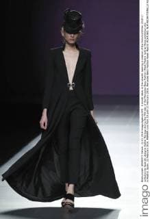 A model takes to the catwalk wearing a creation of the Autumn Winter 2016-17 collection by Spanish designer Esther Noriega during the fifth day of the Mercedes-Benz Fashion Week Madrid held at Ifema exhibition site in Madrid, Spain, 22 February 2016. MBFWM runs from 18 until 23 February 2016. Mercedes-Benz Fashion Week Madrid !ACHTUNG: NUR REDAKTIONELLE NUTZUNG!  20160222-635917415156904653