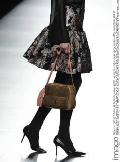 A model takes to the catwalk wearing a creation of the Autumn Winter 2016-17 collection by Spanish designer Esther Noriega during the fifth day of the Mercedes-Benz Fashion Week Madrid held at Ifema exhibition site in Madrid, Spain, 22 February 2016. MBFWM runs from 18 until 23 February 2016. Mercedes-Benz Fashion Week Madrid !ACHTUNG: NUR REDAKTIONELLE NUTZUNG!  20160222-635917415179368653