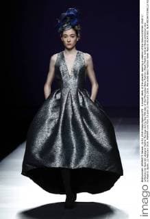 A model takes to the catwalk wearing a creation of the Autumn Winter 2016-17 collection by Spanish designer Esther Noriega during the fifth day of the Mercedes-Benz Fashion Week Madrid held at Ifema exhibition site in Madrid, Spain, 22 February 2016. MBFWM runs from 18 until 23 February 2016. Mercedes-Benz Fashion Week Madrid !ACHTUNG: NUR REDAKTIONELLE NUTZUNG!  20160222-635917415322264653