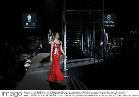 Models take to the catwalk wearing creations of the Autumn Winter 2016-17 collection by Spanish label Alvarno during the fifth day of the Mercedes-Benz Fashion Week Madrid held at Ifema exhibition site in Madrid, Spain, 22 February 2016. MBFWM runs from 18 until 23 February 2016. Mercedes-Benz Fashion Week Madrid !ACHTUNG: NUR REDAKTIONELLE NUTZUNG!  20160222-635917449250574103