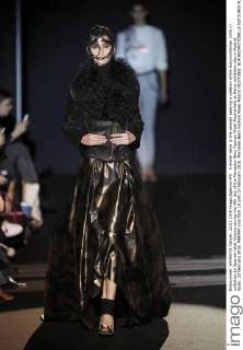 A model takes to the catwalk wearing a creation of the Autumn Winter 2016-17 collection by Spanish label Alvarno during the fifth day of the Mercedes-Benz Fashion Week Madrid held at Ifema exhibition site in Madrid, Spain, 22 February 2016. MBFWM runs from 18 until 23 February 2016. Mercedes-Benz Fashion Week Madrid !ACHTUNG: NUR REDAKTIONELLE NUTZUNG!  20160222-635917450617446103