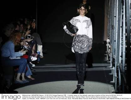 A model takes to the catwalk wearing a creation of the Autumn Winter 2016-17 collection by Spanish label Alvarno during the fifth day of the Mercedes-Benz Fashion Week Madrid held at Ifema exhibition site in Madrid, Spain, 22 February 2016. MBFWM runs from 18 until 23 February 2016. Mercedes-Benz Fashion Week Madrid !ACHTUNG: NUR REDAKTIONELLE NUTZUNG!  20160222-635917451251898103