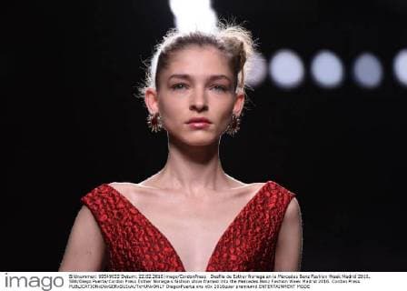 Desfile de Esther Noriega en la Mercedes Benz Fashion Week Madrid 2016. 588 Diego Puerta Cordon Press Esther Noriega s fashion show framed into the Mercedes Benz Fashion Week Madrid 2016. Cordon Press  DiegoxPuerta