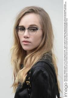English model Suki Waterhouse attends the Burberry Prorsum Womenswear A W 2016 Fashion Show on West Albert Lawn in Kensington Gardens in London on February 22, 2016.  LON20160222201 PAULxTREADWAY