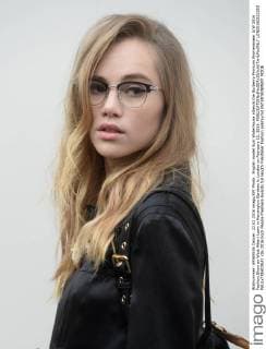 English model Suki Waterhouse attends the Burberry Prorsum Womenswear A W 2016 Fashion Show on West Albert Lawn in Kensington Gardens in London on February 22, 2016.  LON20160222203 PAULxTREADWAY