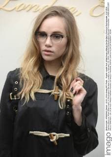 English model Suki Waterhouse attends the Burberry Prorsum Womenswear A W 2016 Fashion Show on West Albert Lawn in Kensington Gardens in London on February 22, 2016.  LON20160222207 PAULxTREADWAY