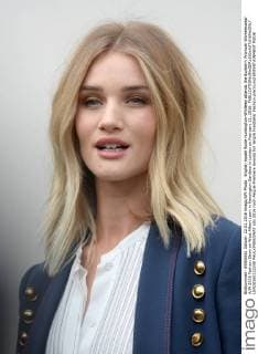 English model Rosie Huntington-Whiteley attends the Burberry Prorsum Womenswear A W 2016 Fashion Show on West Albert Lawn in Kensington Gardens in London on February 22, 2016.  LON20160222208 PAULxTREADWAY